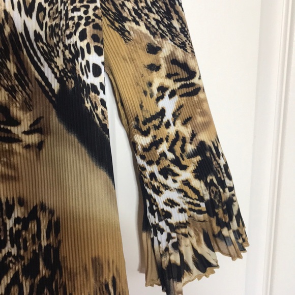 Leopard Fortuni Pleats Blouse - Picture 3 of 9